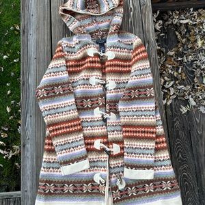 Skyr Long Sweater with Toggle Closure Sz L